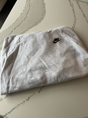 Women’s Nike Light Gray Sweatshirt. Size small.